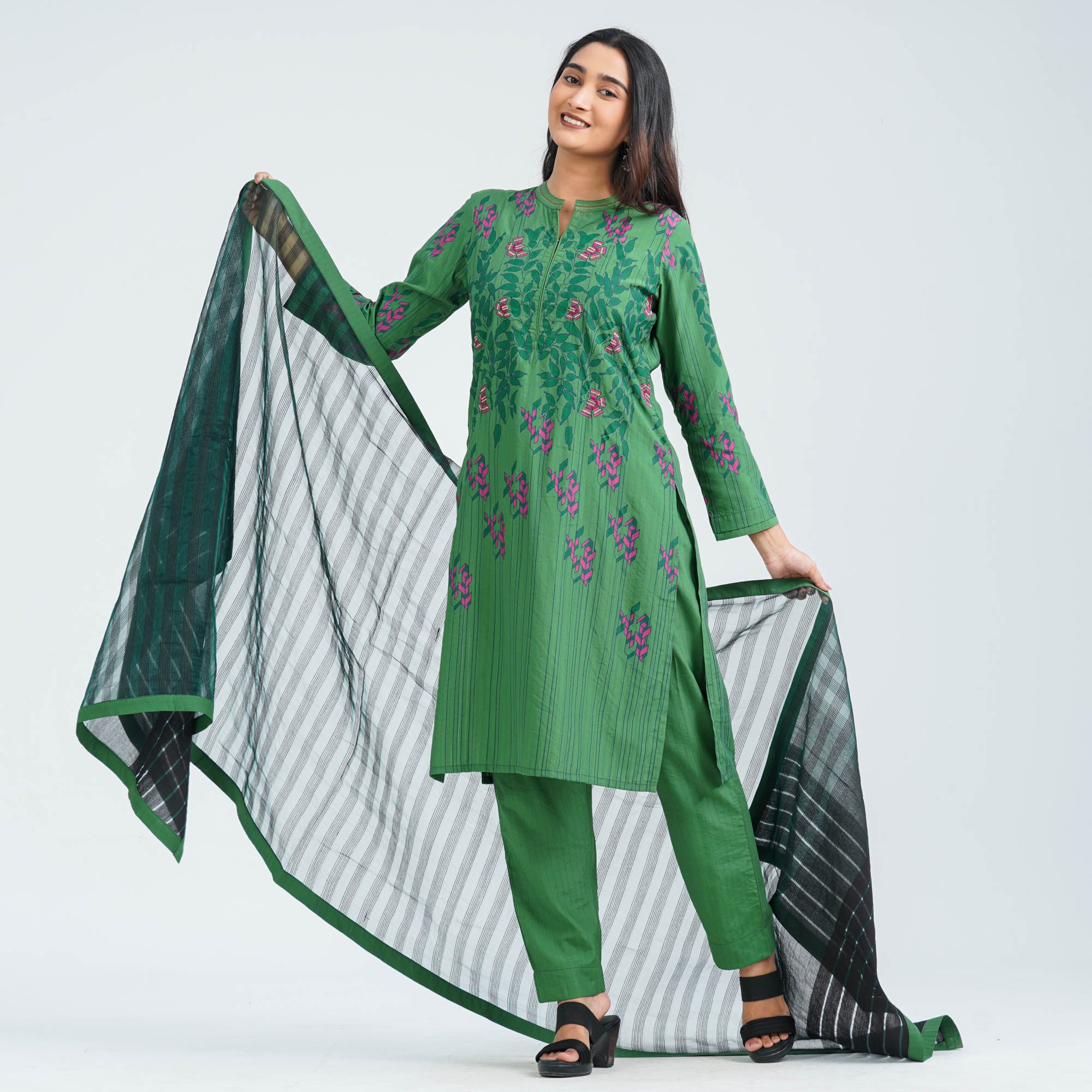 Women’s Green Cotton Three Piece Set thumbnail 3